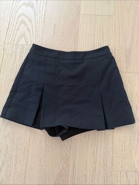 Dynamite pleated skort